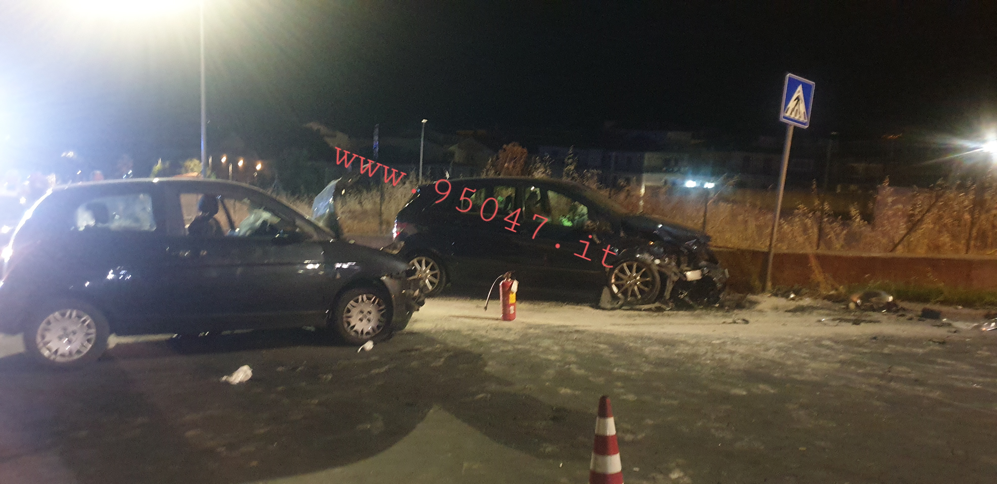 GRAVE INCIDENTE NELLA NOTTE A SCALILLI SULLA SS284, TRE AUTO COINVOLTE, UNA SI RIBALTA