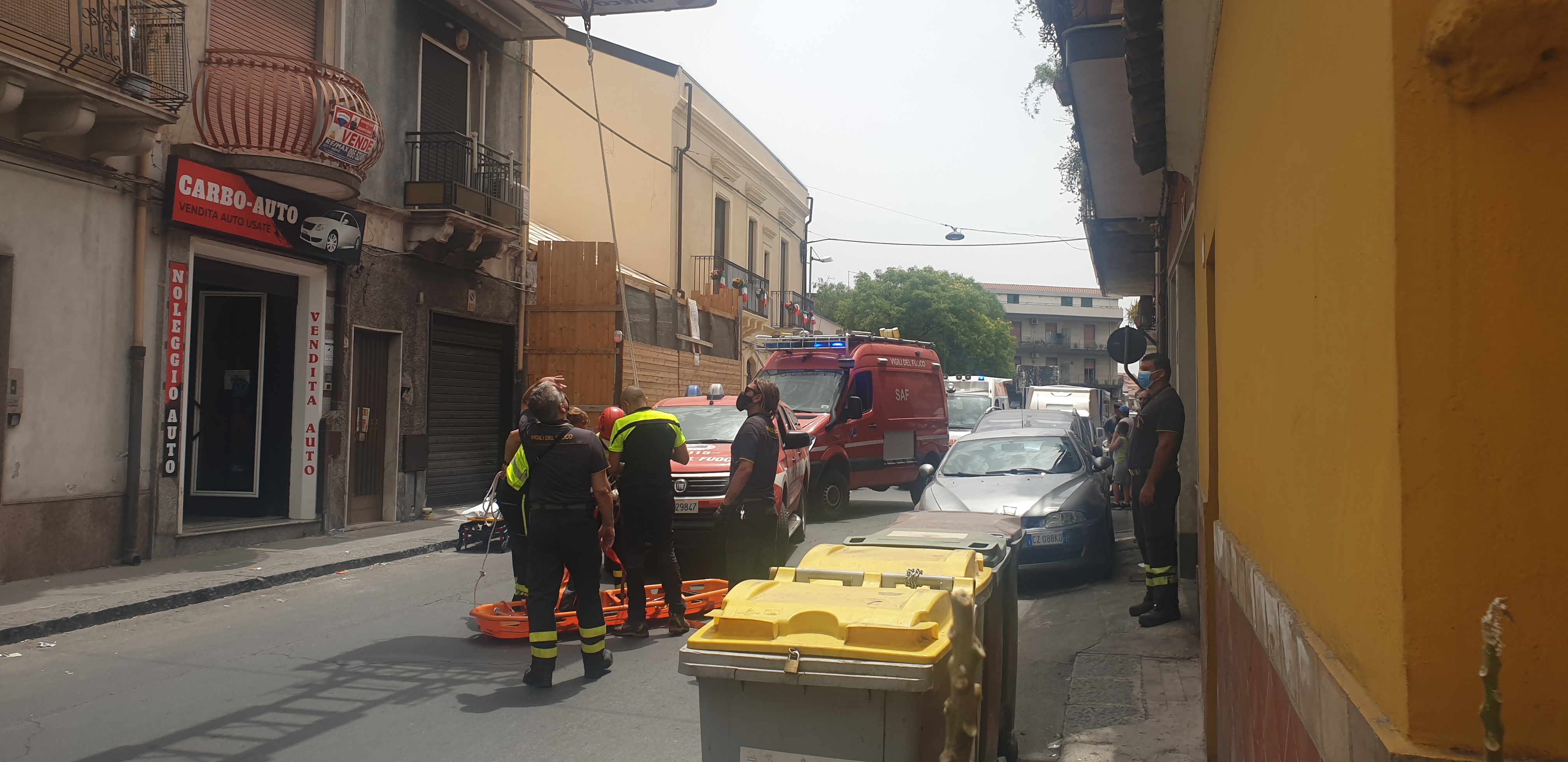 PATERNO': SI SENTE MALE IN CASA, SALVATA DAI VIGILI DEL FUOCO