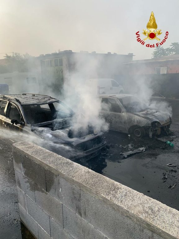 CALDO E ROGHI IN PROVINCIA DI CATANIA: IERI OLTRE 70 INTERVENTI DEI VIGILI DEL FUOCO