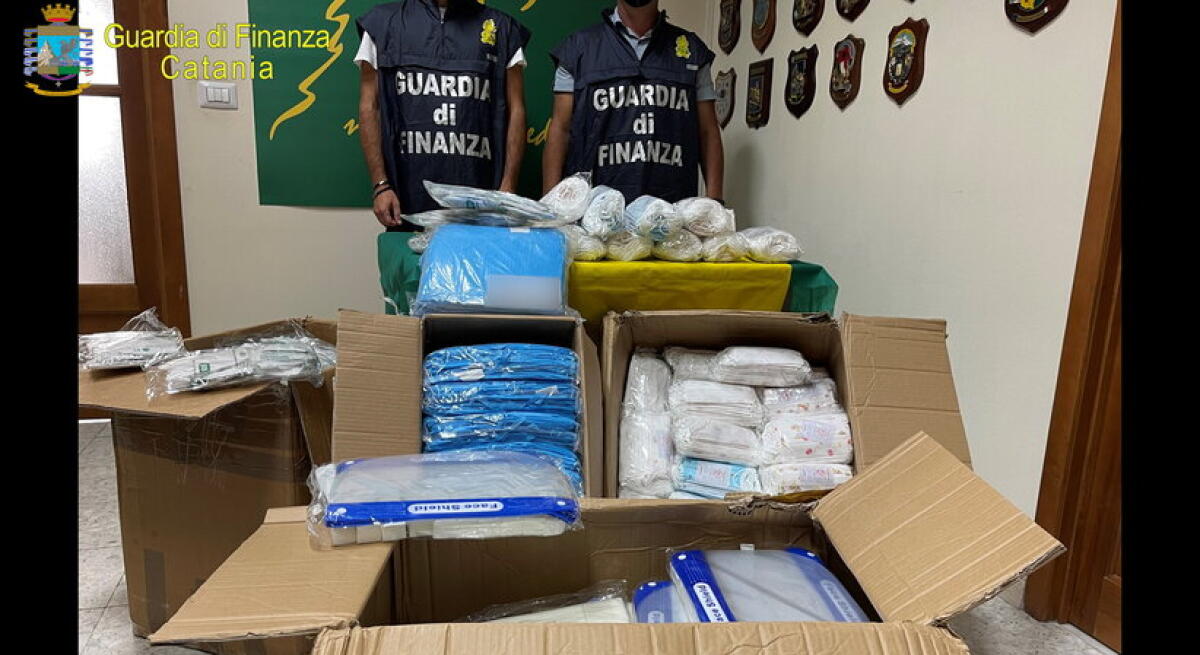 MAXI SEQUESTRO A CATANIA, OLTRE 30MILA MASCHERINE PERICOLOSE PER BAMBINI - 