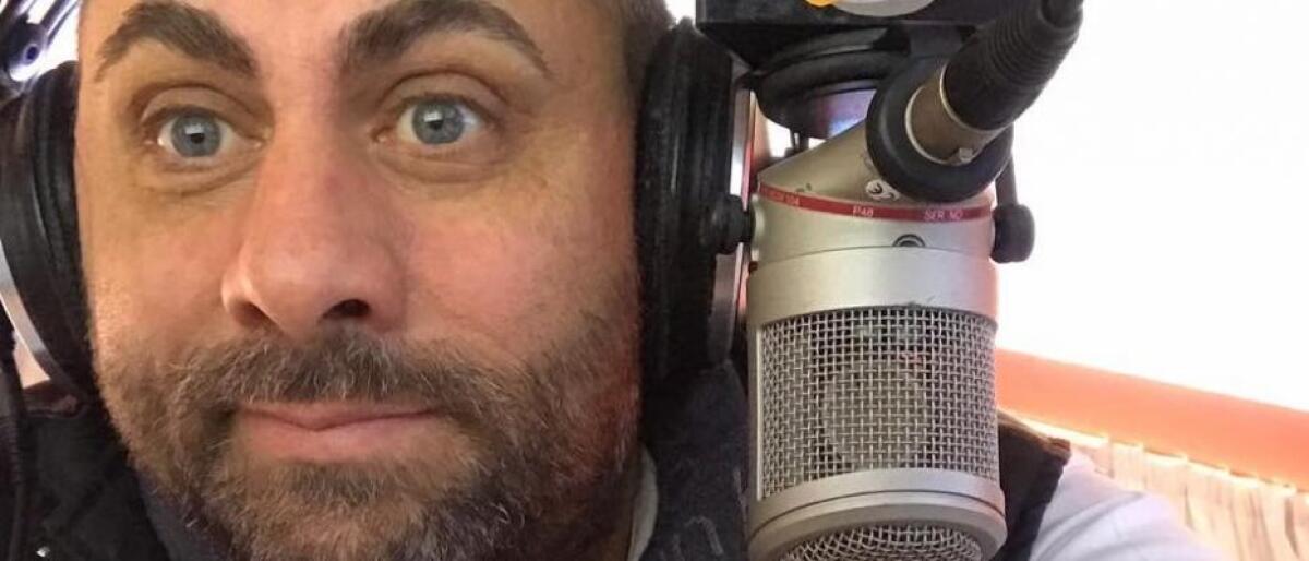 ADRANO, CONDUTTORE RADIOFONICO FERITO A COLPI DI PISTOLA: L’AGGRESSORE SI È COSTITUITO - 