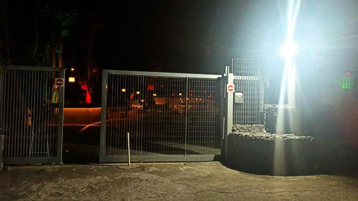 FESTA IN SPIAGGIA A CAPOMULINI, IN 500 A BALLARE SENZA MASCHERINA - 