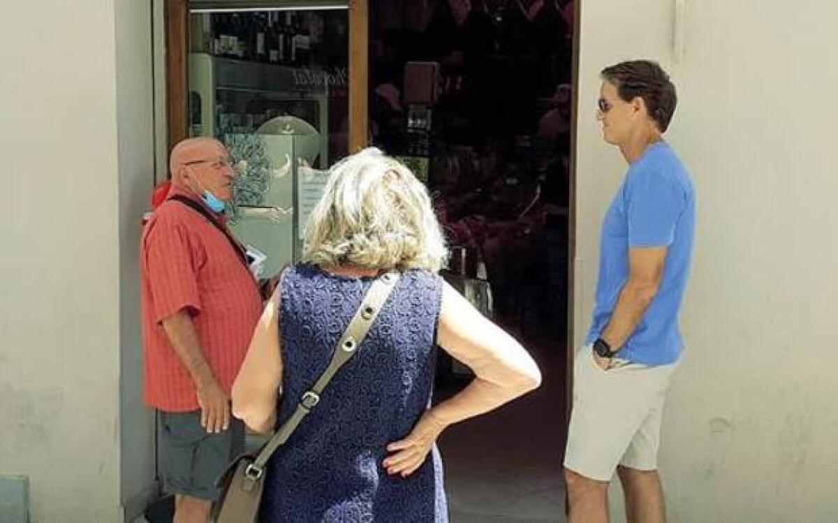 ROBERTO MANCINI IN CODA DAL SALUMIERE: CAMPIONE DI NORMALITÀ E DI ELEGANZA - 