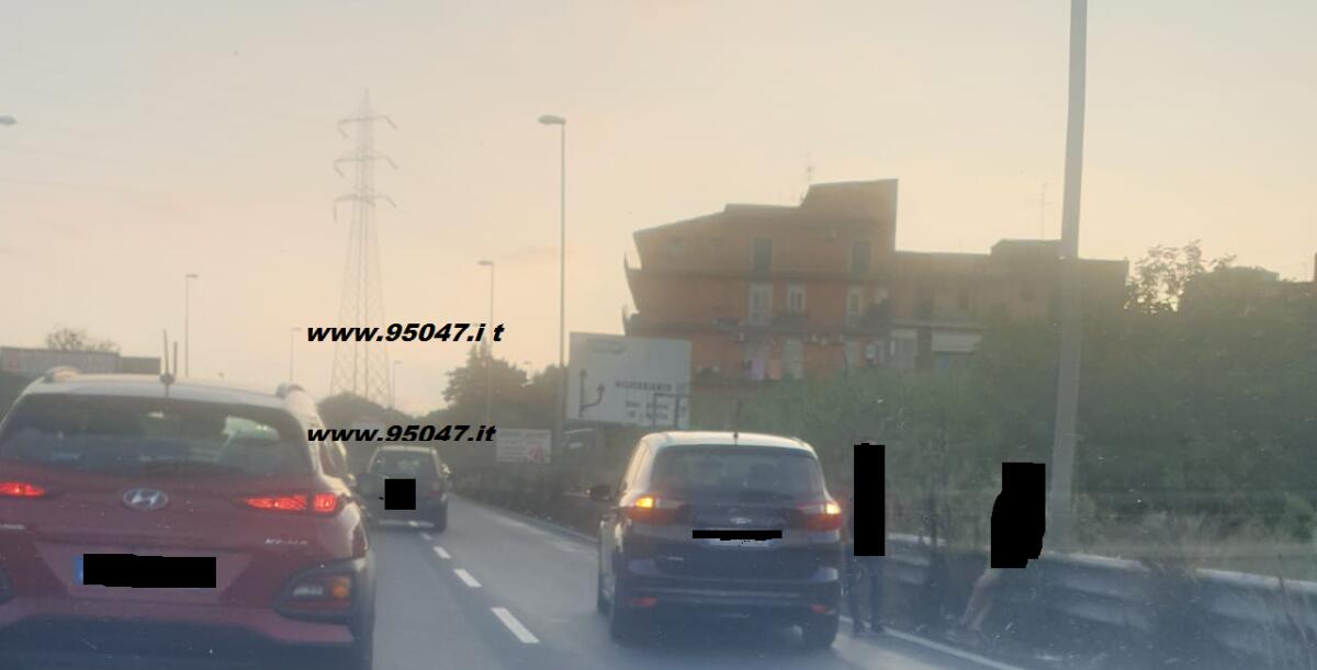LUNGHE CODE SULLA SS121, A CAUSA DI UN AUTO FERMA - 