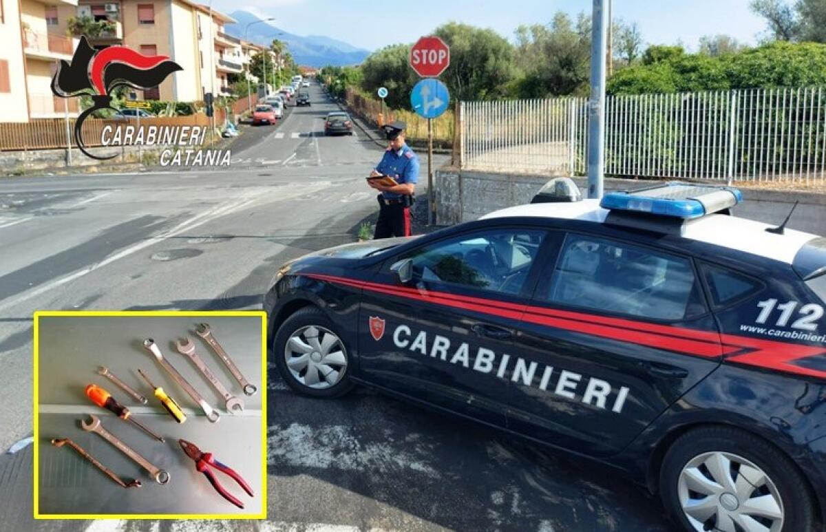 TREMESTIERI ETNEO. UTILIZZA LE AUTO IN SOSTA COME SE FOSSERO UN MAGAZZINO RICAMBI: ARRESTATO - 