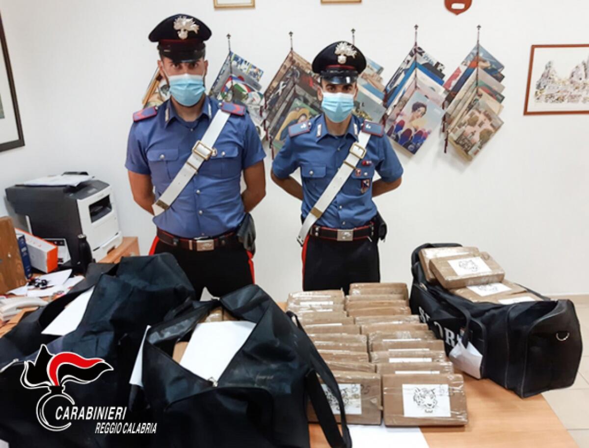 REGGIO CALABRIA, TIR SOSPETTO SULL’AUTOSTRADA: MAXI SEQUESTRO DI COCAINA, AVREBBE FRUTTATO 7 MILIONI DI EURO - 