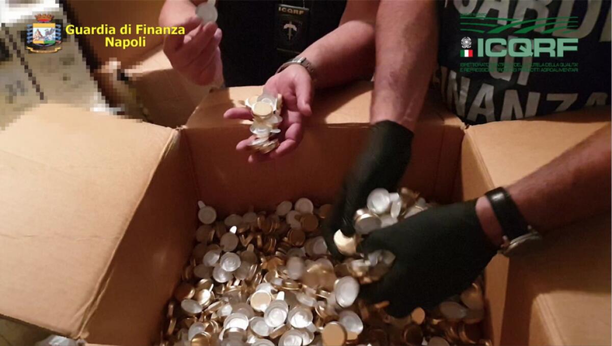 LIMONCELLO FATTO CON GLI IGIENIZZANTI ANTI COVID: SEQUESTRATE 9 MILA BOTTIGLIE - 