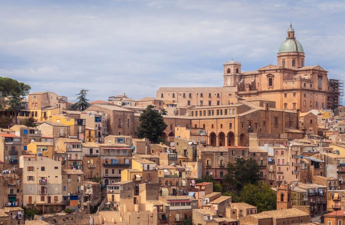 TORNANO LE ZONE ROSSE IN SICILIA . PIAZZA ARMERINA OFF LIMITS DAL 14 AL 21 LUGLIO - 