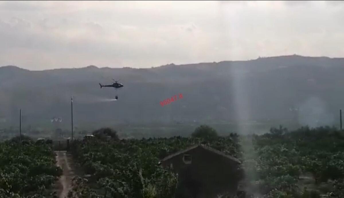 A DISTANZA DI SOLE 24 ORE ALTRO INCENDIO A PONTE BARCA, SUL POSTO ELICOTTERO DELLA FORESTALE - 