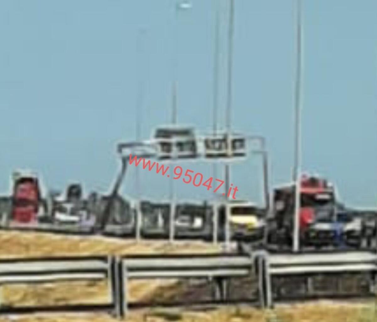 A19 CATANIA PALERMO - CHIUSA AL TRAFFICO TRA L'USCITE DI MOTTA E GERBINI IN DIREZIONE PALERMO - 