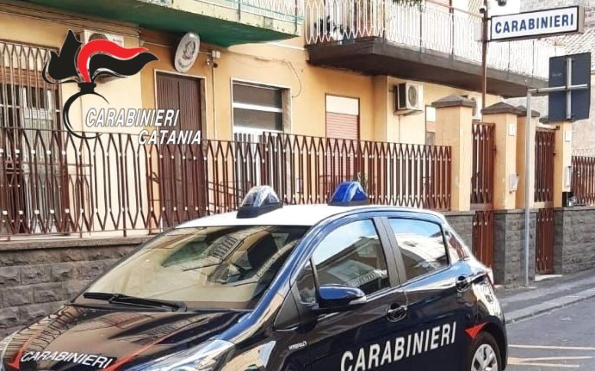 CATANIA: TORMENTA E MINACCIA CON UN COLTELLO IL FRATELLO PER OTTENERE IL DENARO PER LA DROGA, DENUNCIATA - 