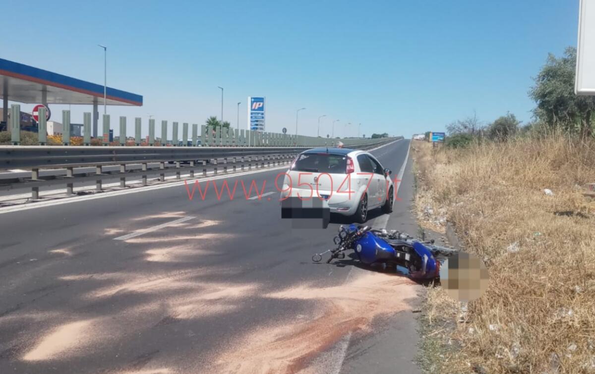 DOPO L'AUTO CONTRO IL GUARDRAIL SULLA SS121,  SCONTRO AUTO MOTO: IL PUNTO È SEMPRE LO STESSO - 