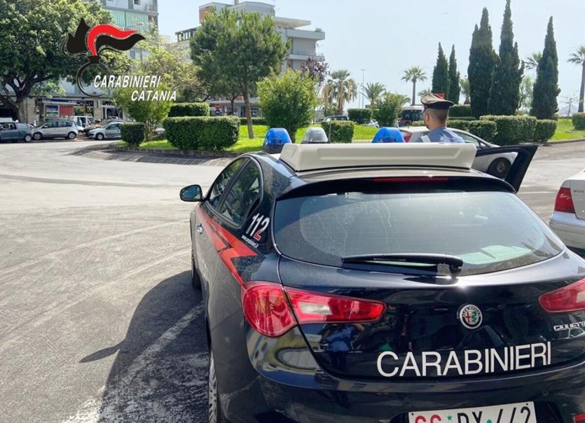 CATANIA. SI SCHIANTA SU UNA MACCHINA PER SFUGGIRE AI CARABINIERI: ARRESTATO - 