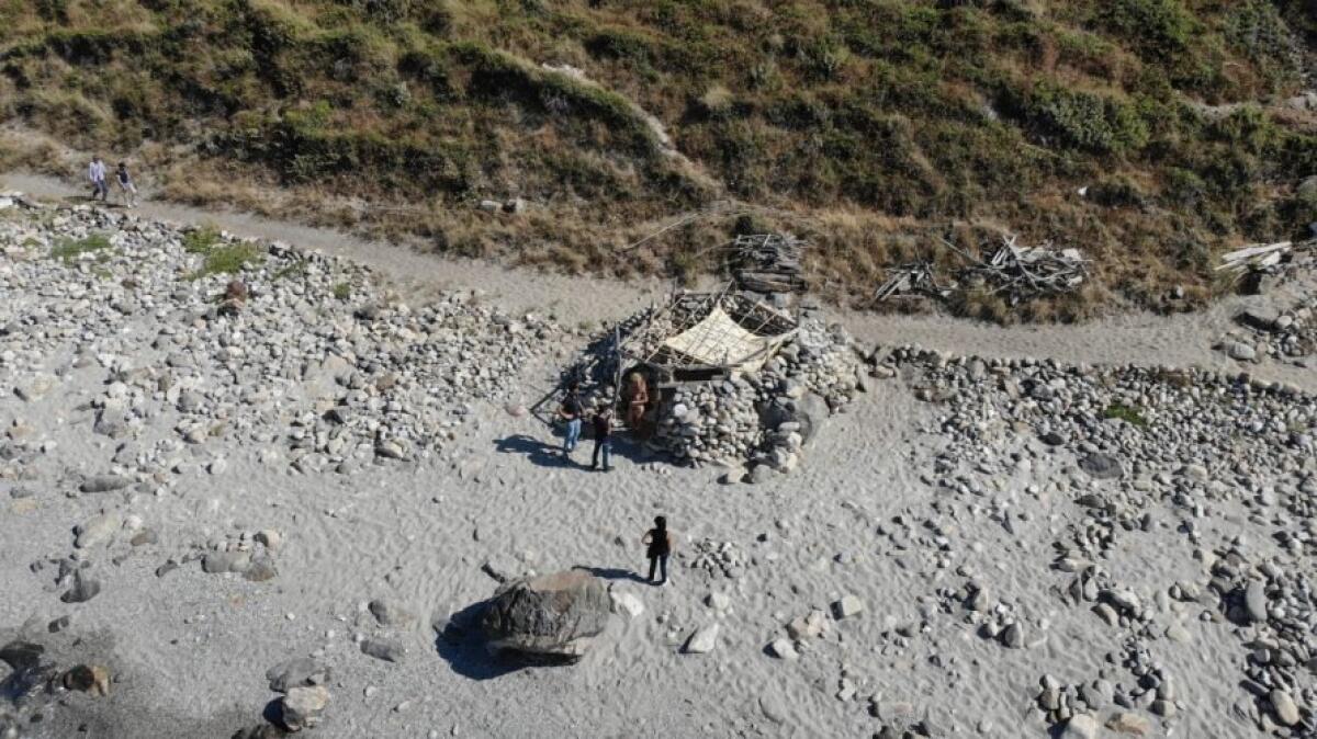 MESSINA: PRENDONO IL SOLE NUDI SULLE MONTAGNE DI SABBIA, OLTRE TREMILA EURO DI MULTA - 
