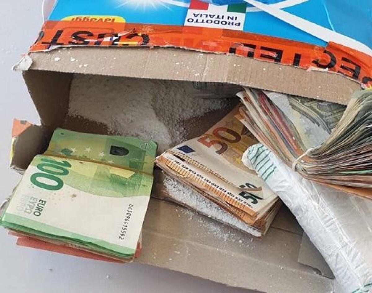 NASCONDONO QUASI 100 MILA EURO NEI FUSTINI DEI DETERSIVI: DUE PASSEGGERI FERMATI A MALPENSA - 