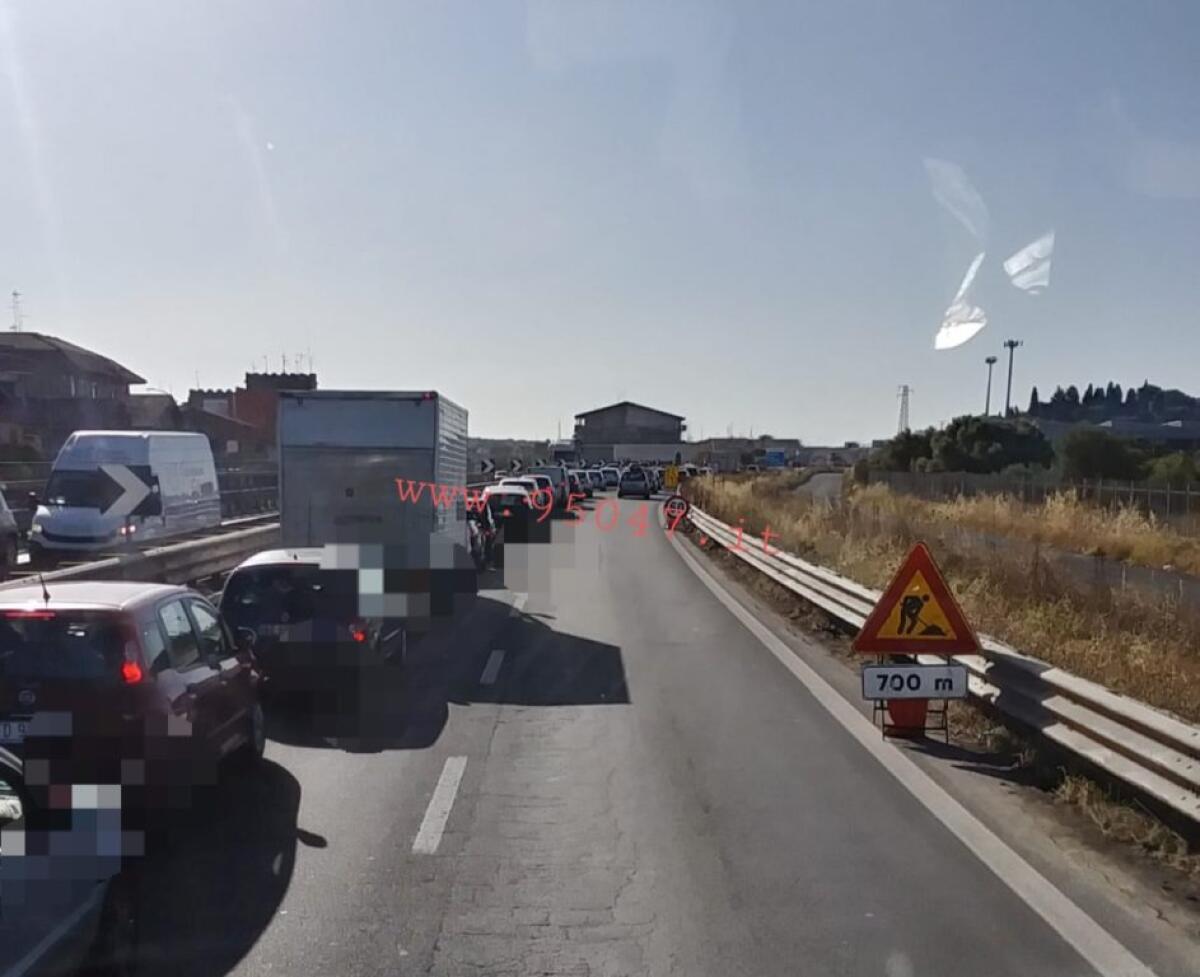 PROSEGUANO I LAVORI SULLA SS121, RALLENTAMENTI IN DIREZIONE CATANIA - 