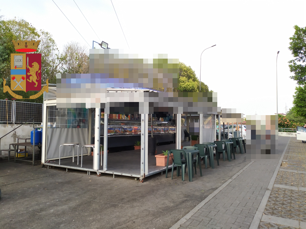 CATANIA: CAMION DI PANINI E TAVOLINI AD OCCUPARE IL PARCHEGGIO AMT, DENUNCIATO