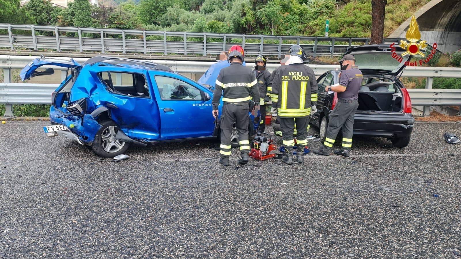 MESSINA: MAXI TAMPONAMENTO SULLA A20, FERITI LIEVI