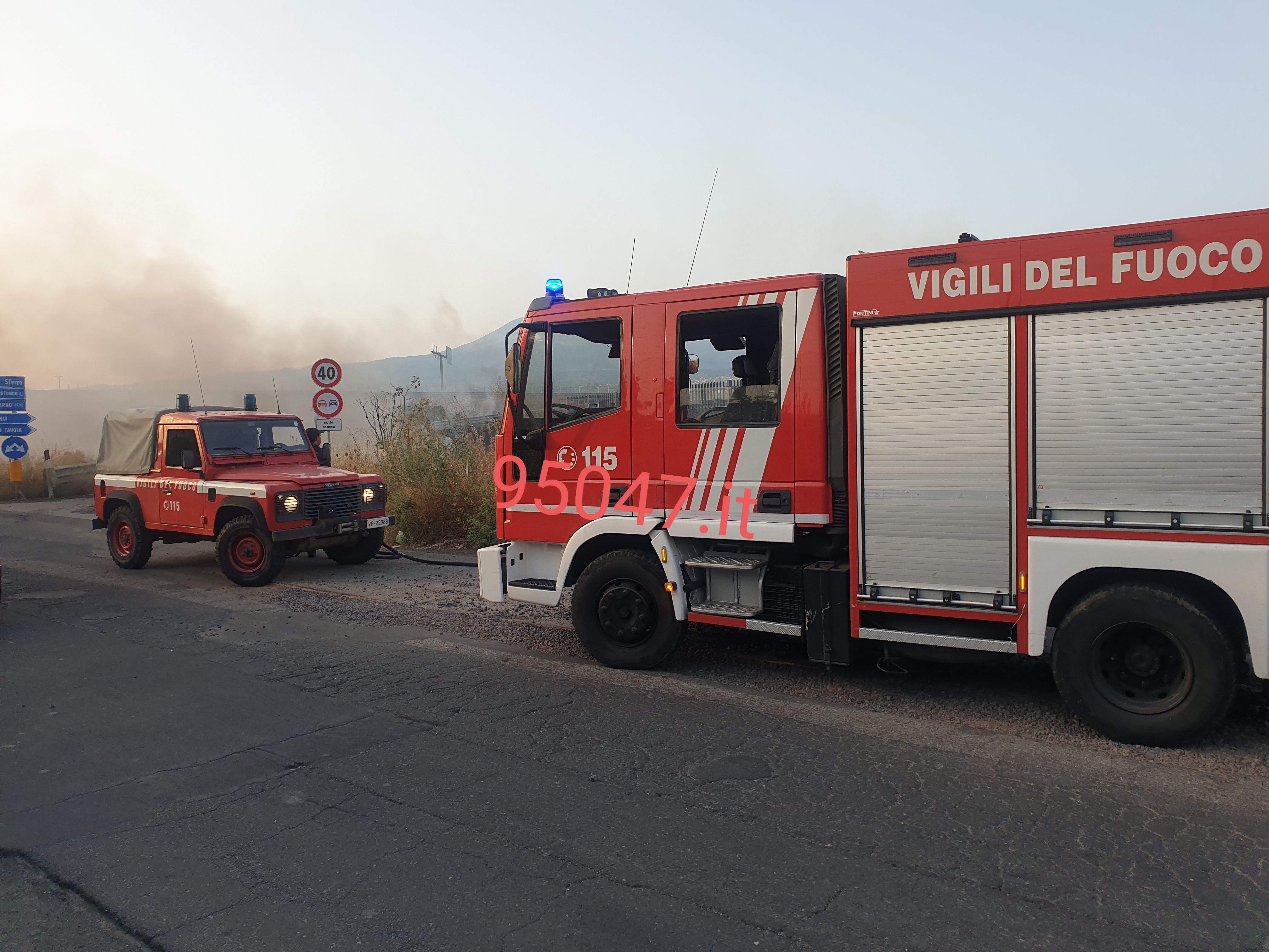 ENNESIMO INCENDIO STERPAGLIE, FUOCO NEI PRESSI DELLO SVINCOLO VALCORRENTE