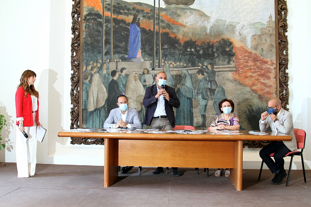 ZAFFERANA ETNEA: PRESENTATA ETNA IN SCENA 2021, MOLTE LE SERATE CON GRANDI ARTISTI