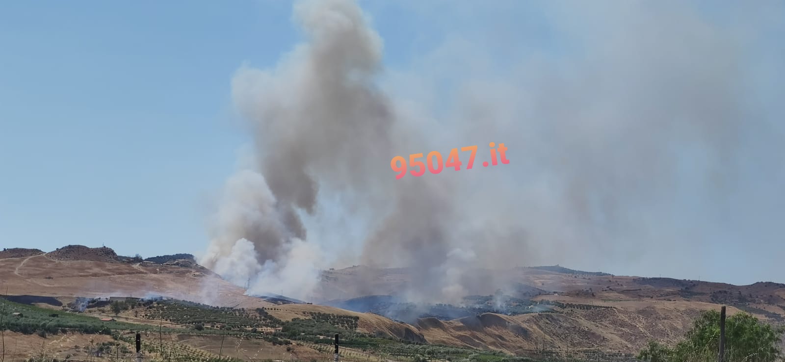 VASTO INCENDIO STERPAGLIE IN CORSO NEI PRESSI DEL PONTE BARCA