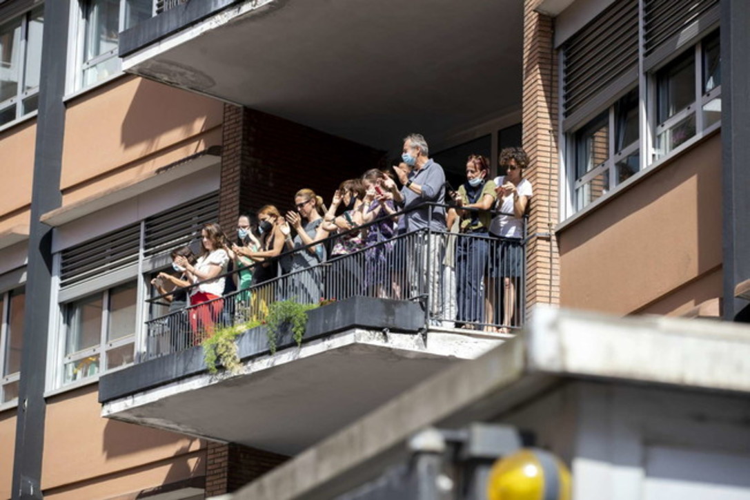 LA CAPITALE ABBRACCIA RAFFAELLA CARRÀ.  IL LUNGO CORTEO PER LE VIE DI ROMA. OGGI E DOMANI LA CAMERA ARDENTE AL CAMPIDOGLIO