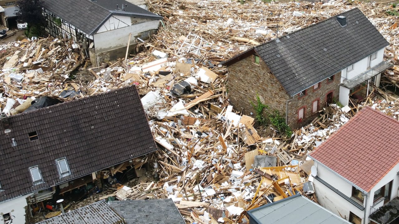 MALTEMPO IN GERMANIA, SALGONO A 49 I MORTI E DECINE DI DISPERSI PER LE INONDAZIONI