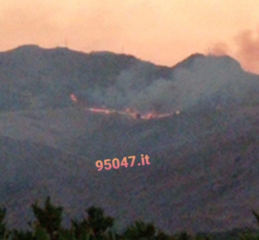 PATERNÒ: INCENDIO SUL MONTE CASTELLACCIO
