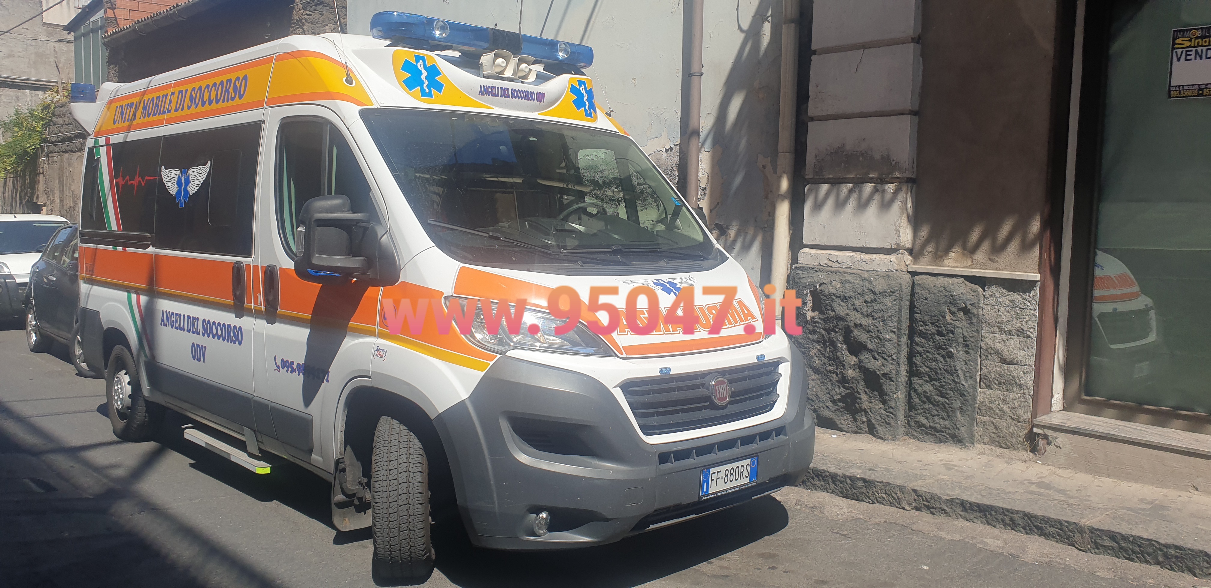 PATERNO’: UOMO ENTRA IN FILIALE DELLE POSTE E BUTTA BENZINA, PRESO DAI CARABINIERI, SUL POSTO ANCHE VVF E 118.