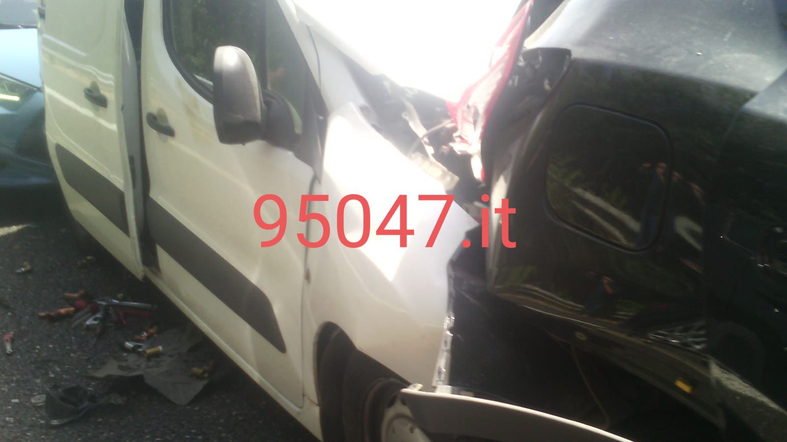 MAXI TAMPONAMENTO SULL'A18 , 5 AUTO COINVOLTE