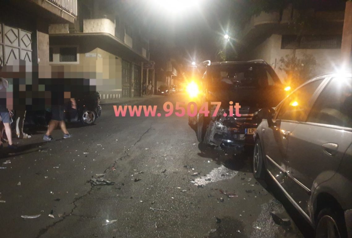 PATERNÒ: SCONTRO TRA DUE AUTO: UNA FINISCE SULLE MACCHINE IN SOSTA