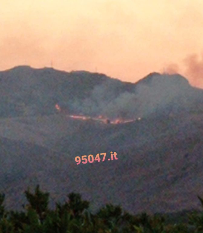 PATERNÒ: INCENDIO SUL MONTE CASTELLACCIO