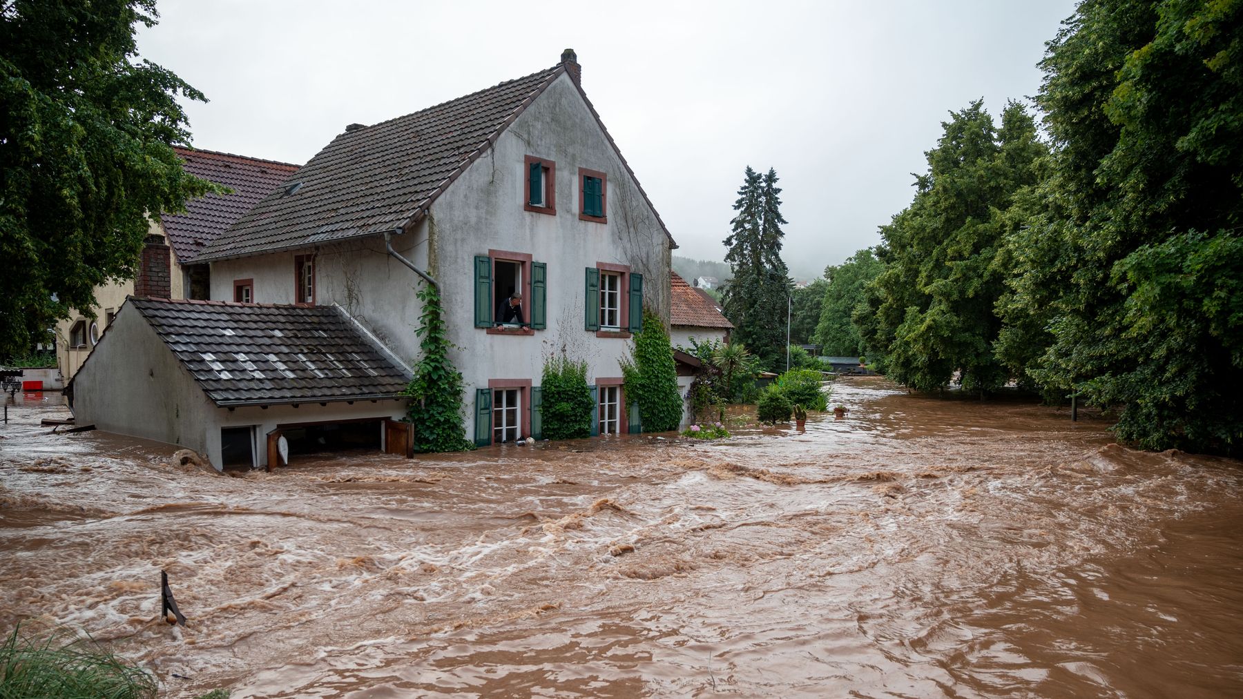 MALTEMPO IN GERMANIA, SALGONO A 49 I MORTI E DECINE DI DISPERSI PER LE INONDAZIONI