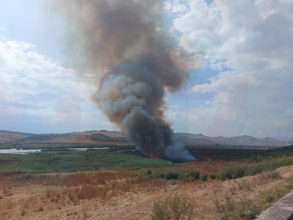 VASTO INCENDIO A PONTE BARCA - FOTO E VIDEO