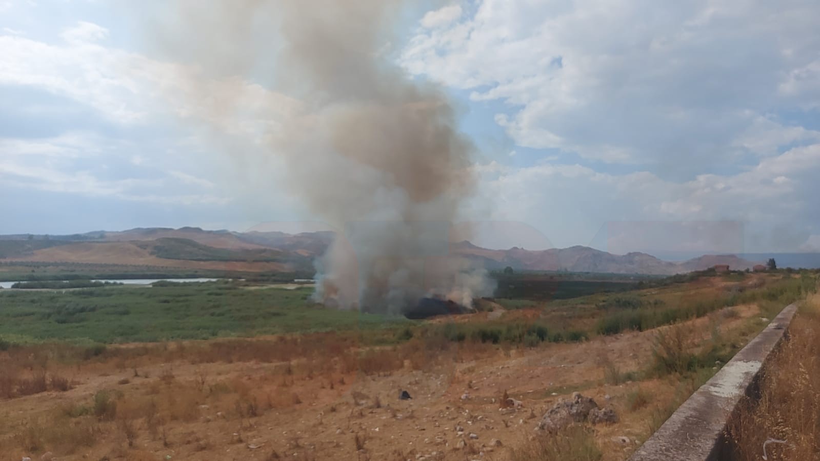 VASTO INCENDIO A PONTE BARCA - FOTO E VIDEO