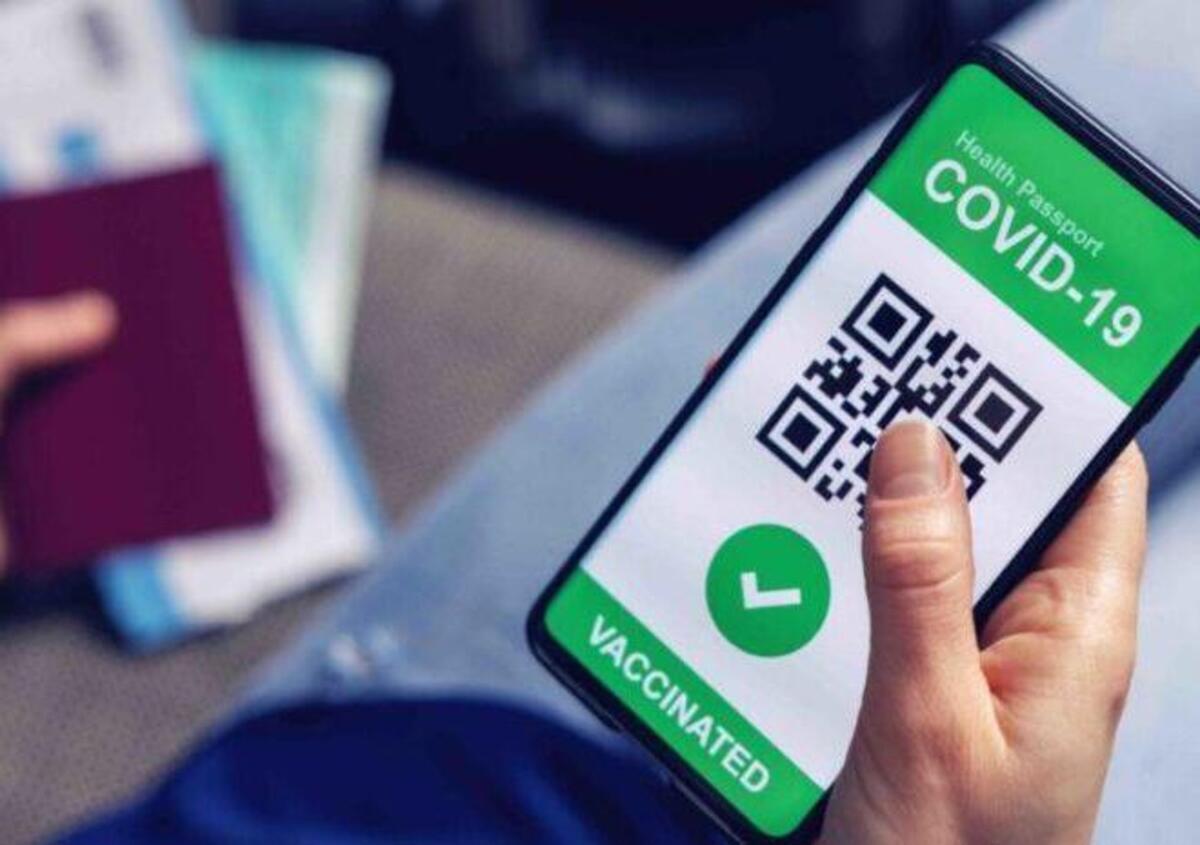 FALSI GREEN PASS VENDUTI A 500 EURO, POLIZIA SEQUESTRA 32 CANALI TELEGRAM. 4 INDAGATI, 2 SONO MINORENNI - 