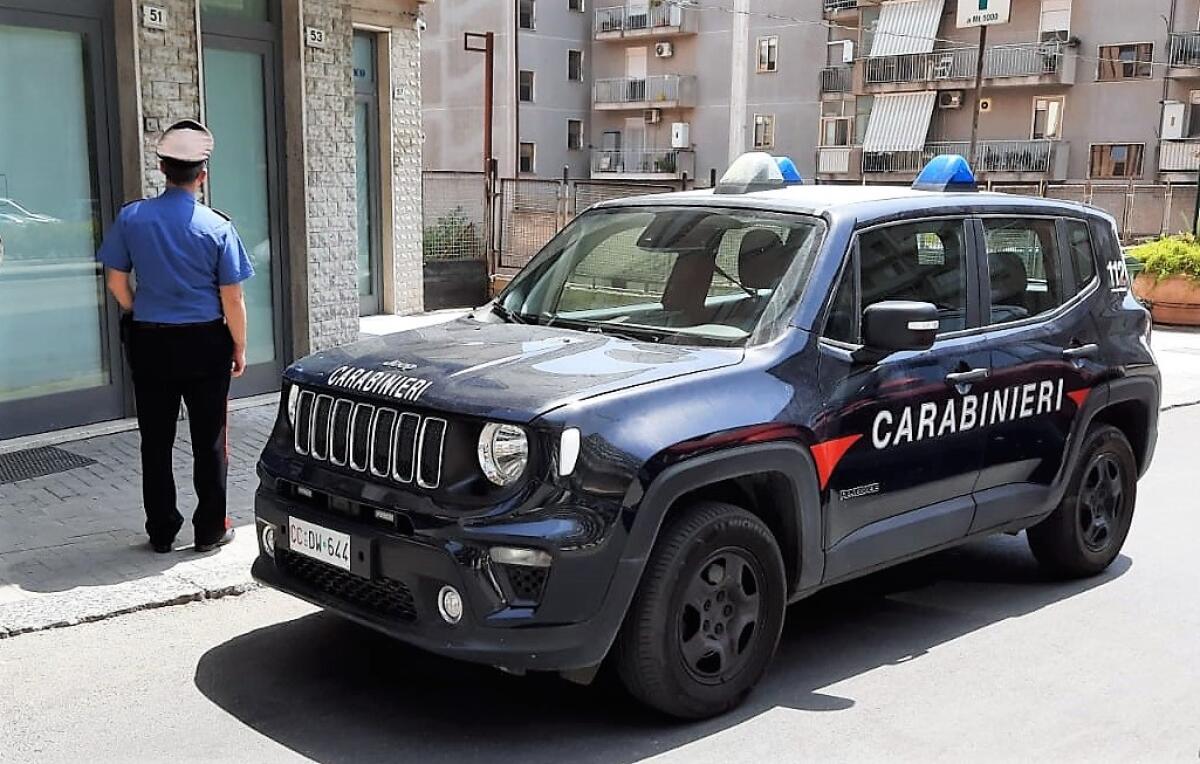 CALTAGIRONE. PICCHIA LA EX COMPAGNA DINANZI I FIGLIOLETTI: ARRESTATO - 
