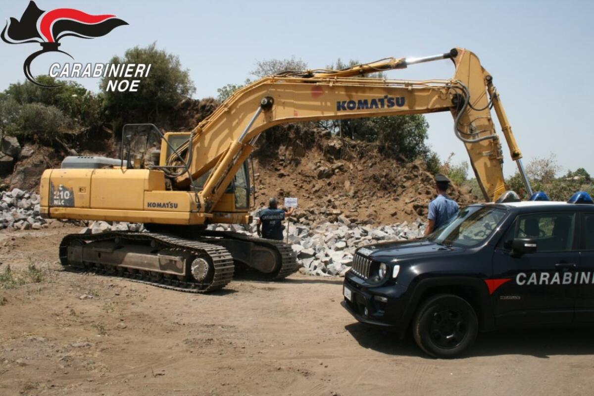 RAGALNA: SEQUESTRATA UNA CAVA ABUSIVA ED UN ESCAVATORE. TRE PERSONE DENUNCIATE - 