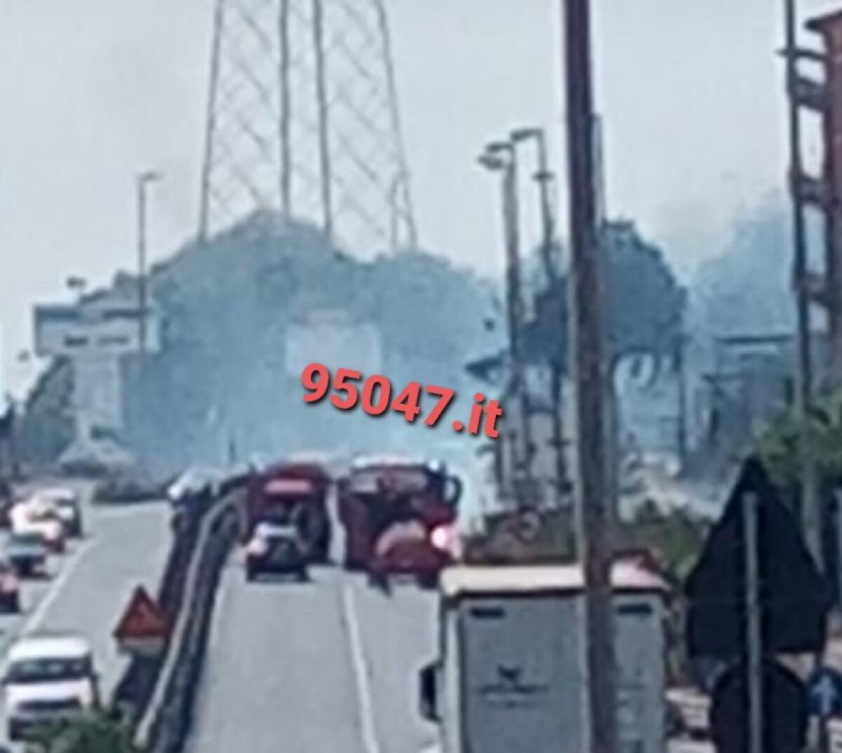 MISTERBIANCO : VASTO INCENDIO STERPAGLIE, PAURA E CASE EVACUATE - 