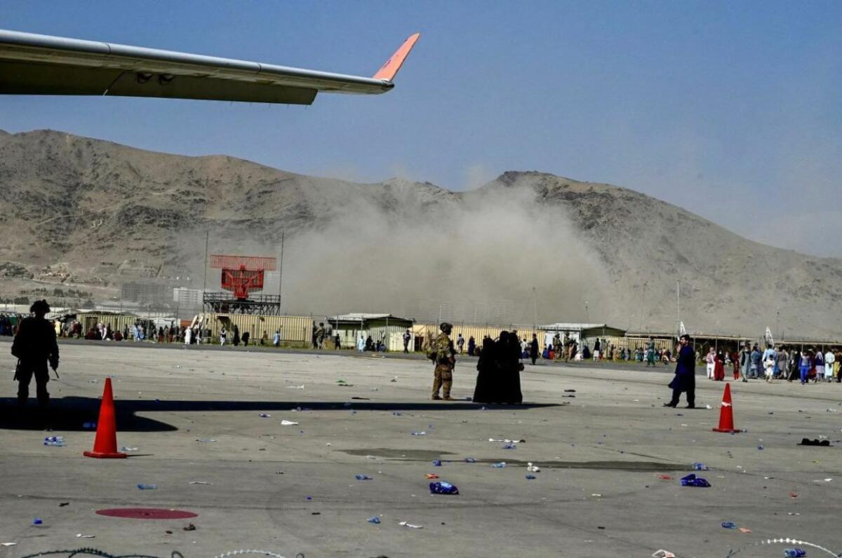 ATTACCO KAMIKAZE VICINO ALL'AEROPORTO DI KABUL. ALMENO 40 MORTI E OLTRE 120 FERITI, MOLTI BIMBI - 