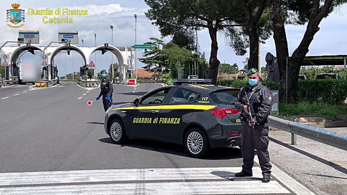 CATANIA, GDF CONFISCA BENI PER SEI MILIONI A RAPINATORE - 