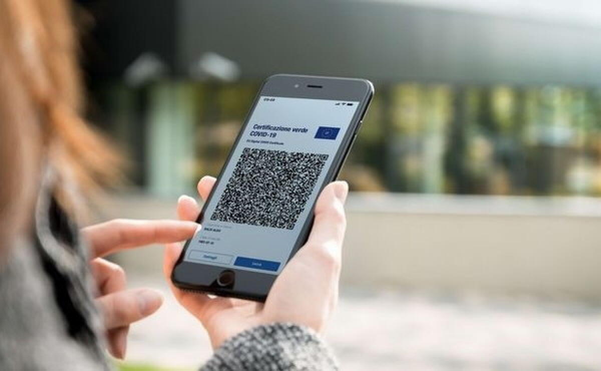 GREEN PASS OBBLIGO PER DOCENTI, STUDENTI UNIVERSITARI E TRASPORTI A LUNGA PERCORRENZA. TAMPONI RAPIDI IN FARMACIA A PREZZI STABILITI. TUTTE LE REGOLE DEL NUOVO DECRETO - 