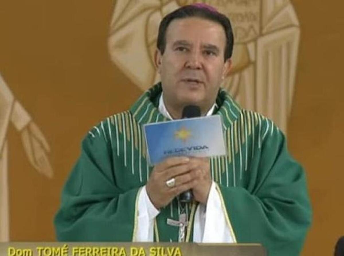 VESCOVO NUDO IN VIDEOCHIAMATA CON ALTRO UOMO:PAPA FRANCESCO LO RIMUOVE - 