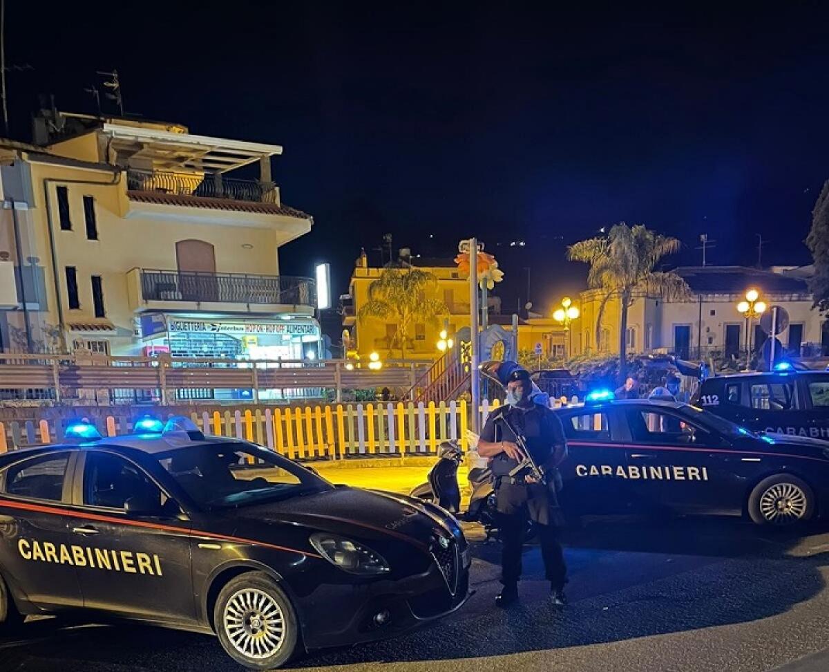 GIARDINI NAXOS: CONTROLLI DEI CARABINIERI. DUE DENUNCIATI E DUE LOCALI  CHIUSI PER VIOLAZIONI ALLA NORMATIVA ANTI-COVID19 - 