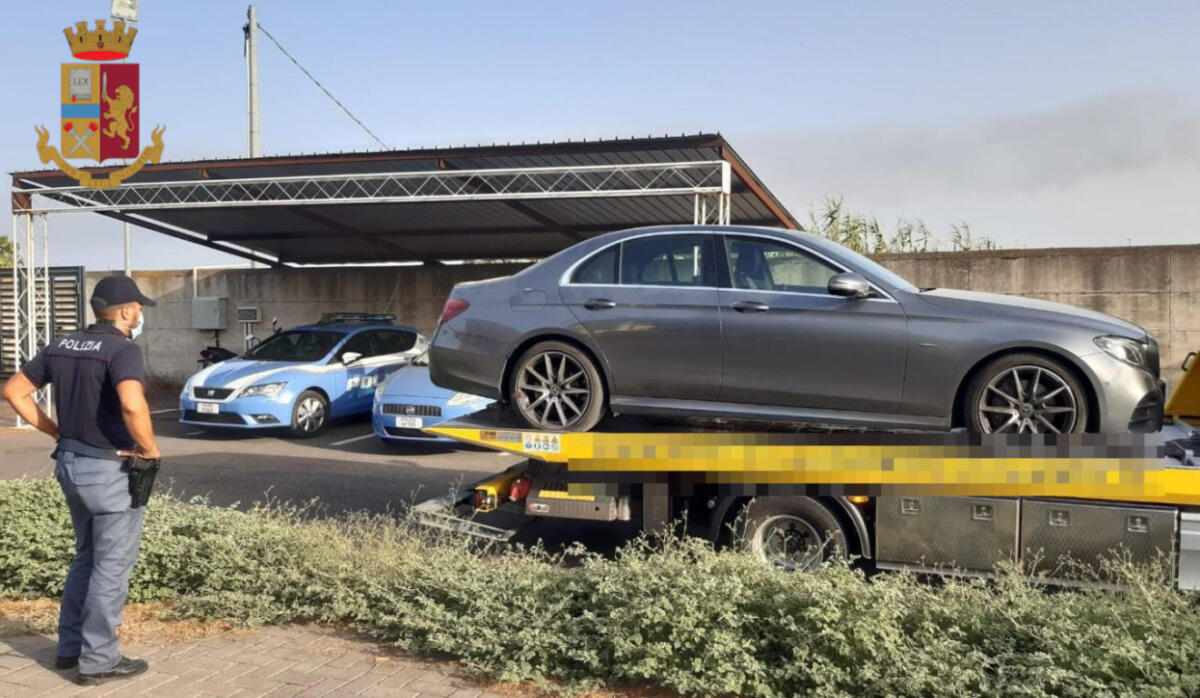 CATANIA: CONTROLLI DELLA POLIZIA, RAFFICA DI DENUNCE - 