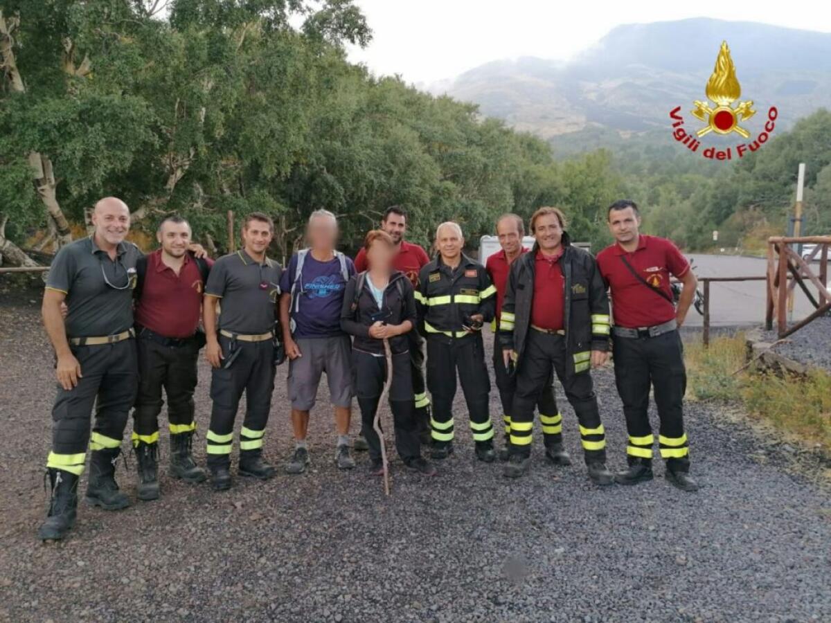 DUE TURISTI FRANCESI DISPERSI, SALVATI DAI VIGILI DEL FUOCO SULL'ETNA - 