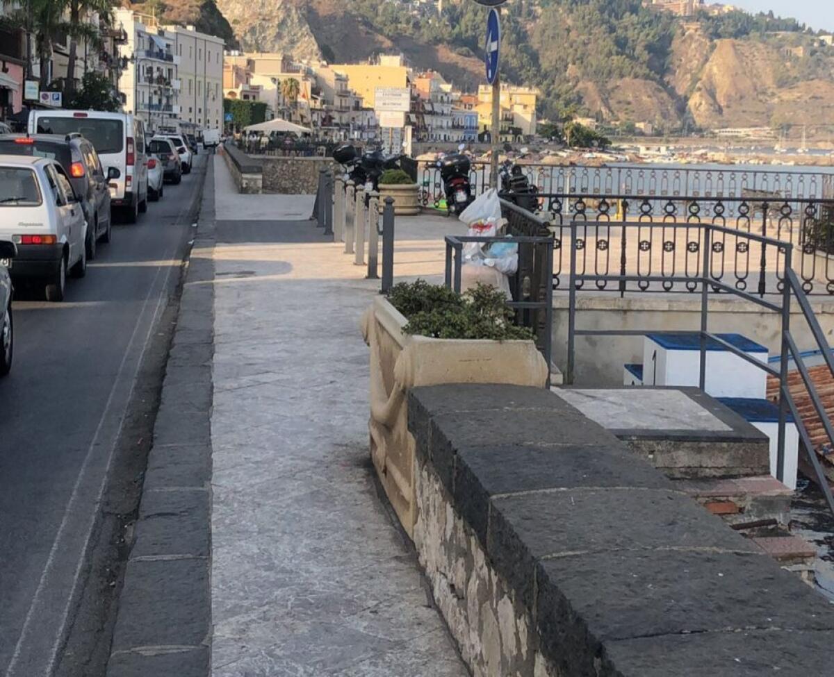 RAGAZZE BRONTESI TRAVOLTE DA AUTO PIRATA A GIARDINI NAXOS, IL SINDACO FIRRARELLO CHIEDE INCONTRO AL PREFETTO - 