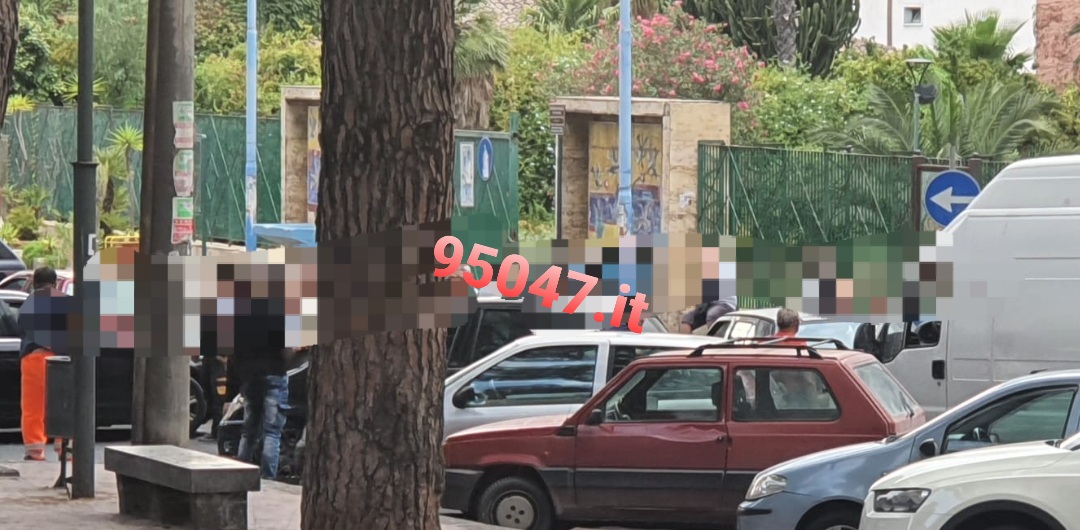 PATERNO': ACCUSA UN MALORE, PERDE IL CONTROLLO DELL'AUTO E SBATTE CONTRO ALTRI VEICOLI