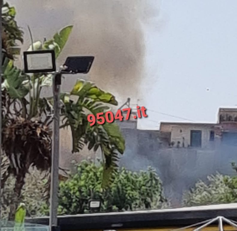 MISTERBIANCO : VASTO INCENDIO STERPAGLIE, PAURA E CASE EVACUATE