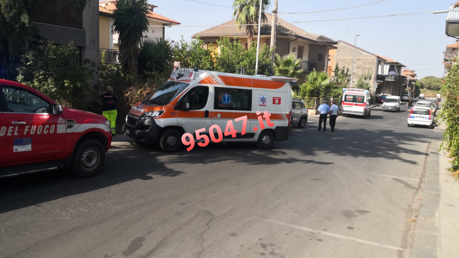 BELPASSO: SCONTRO TRA DUE AUTO, UNA SI RIBALTA. 3 FERITI TRA CUI UN BAMBINO